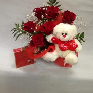 Caja de madera con 6 rosas rojas- o elija color-,bombones y peluche